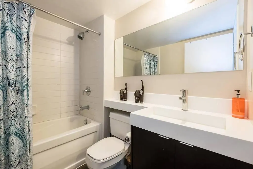 Apartment 1B/1Ba Corner Lake View Condo Toronto