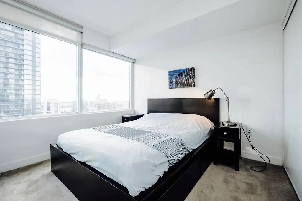 Apartment 1B/1Ba Corner Lake View Condo Toronto Canada